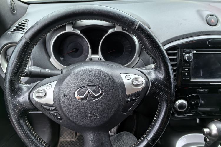 Used Infiniti ESQ 2014 1.6L Spontaneous Edition Interior 1