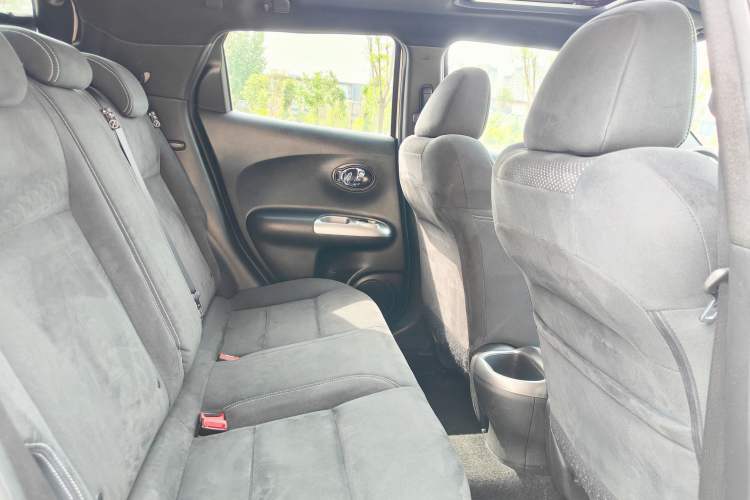Used Infiniti ESQ 2014 1.6L Spontaneous Edition Interior 10