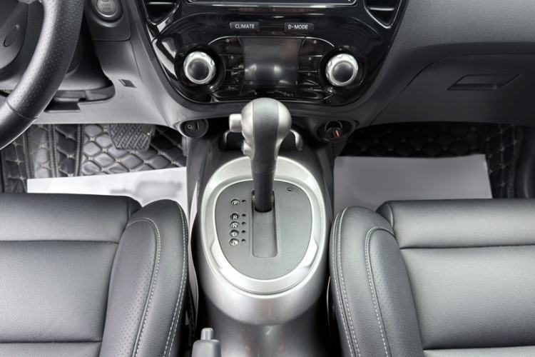 Used Infiniti ESQ 2014 1.6L Spontaneous Edition Interior 10