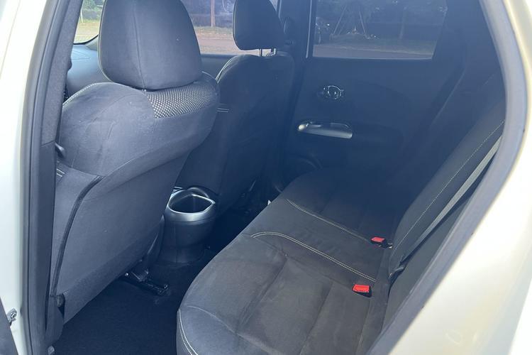 Used Infiniti ESQ 2014 1.6L Spontaneous Edition Interior 10