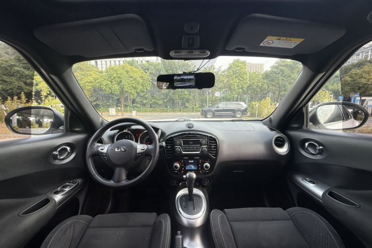 Used Infiniti ESQ 2014 1.6L Spontaneous Edition Interior 11