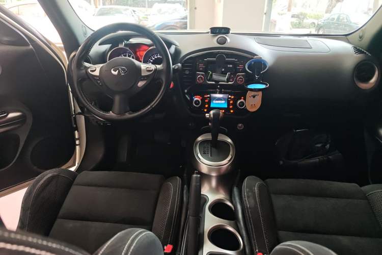 Used Infiniti ESQ 2014 1.6L Spontaneous Edition Interior 2