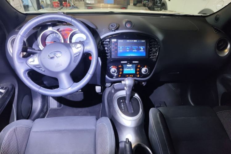 Used Infiniti ESQ 2014 1.6L Spontaneous Edition Interior 2