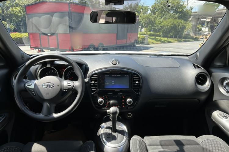 Used Infiniti ESQ 2014 1.6L Spontaneous Edition Interior 2