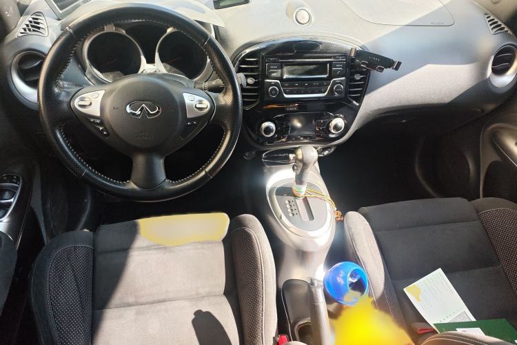 Used Infiniti ESQ 2014 1.6L Spontaneous Edition Interior 2