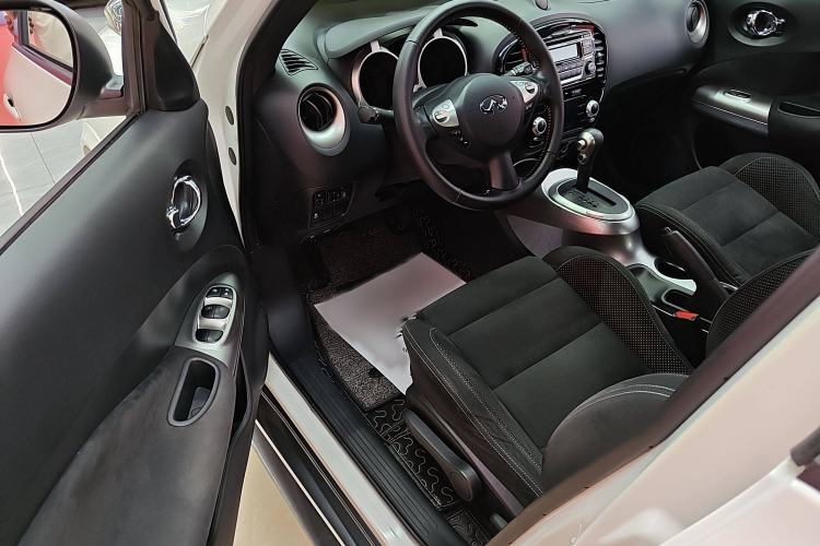 Used Infiniti ESQ 2014 1.6L Spontaneous Edition Interior 2