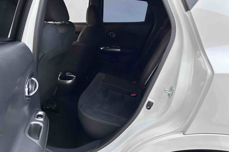 Used Infiniti ESQ 2014 1.6L Spontaneous Edition Interior 2