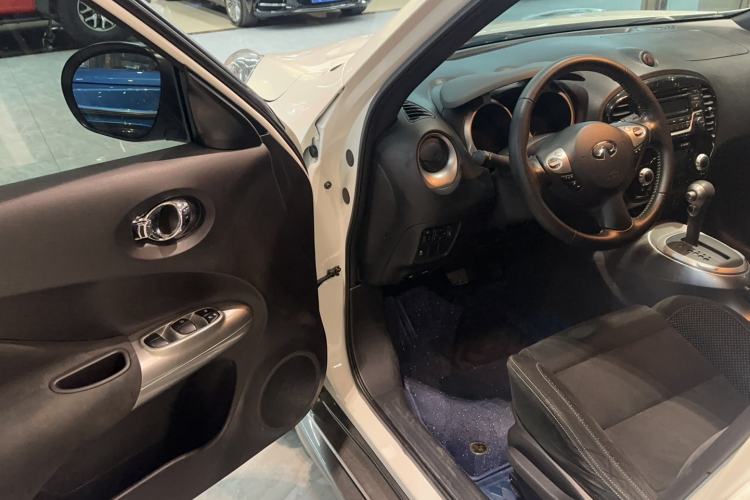 Used Infiniti ESQ 2014 1.6L Spontaneous Edition Interior 2