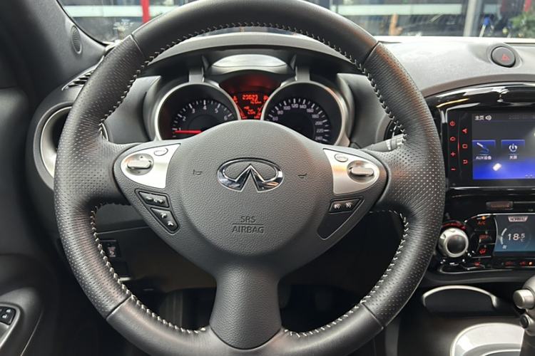 Used Infiniti ESQ 2014 1.6L Spontaneous Edition Interior 2