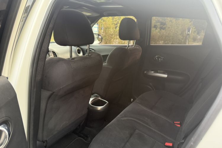 Used Infiniti ESQ 2014 1.6L Spontaneous Edition Interior 2
