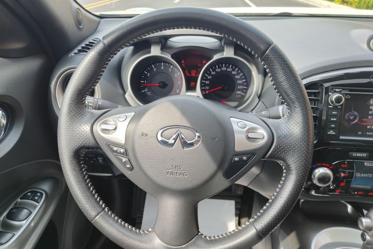 Used Infiniti ESQ 2014 1.6L Spontaneous Edition Interior 2