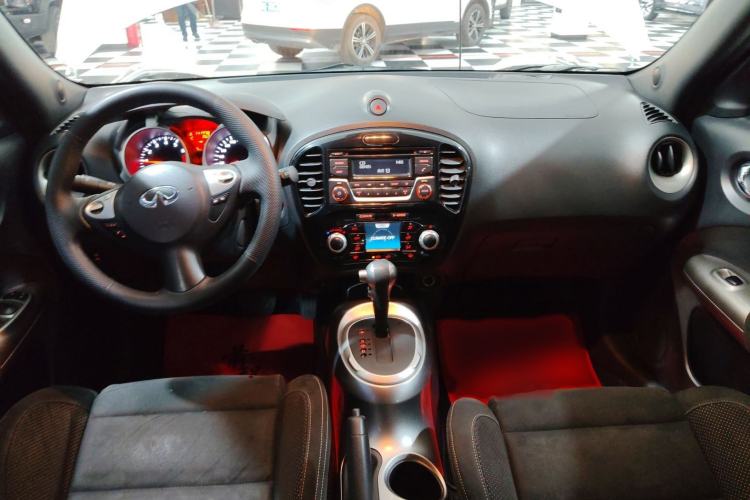 Used Infiniti ESQ 2014 1.6L Spontaneous Edition Interior 2