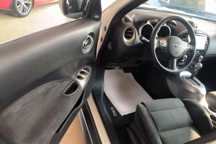 Used Infiniti ESQ 2014 1.6L Spontaneous Edition Interior 2