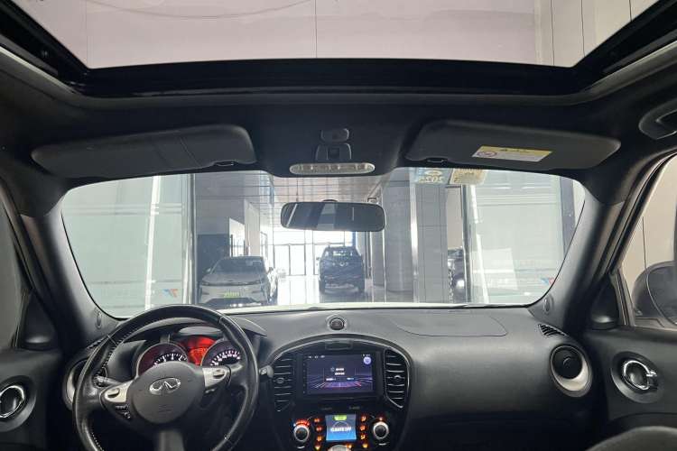 Used Infiniti ESQ 2014 1.6L Spontaneous Edition Interior 2
