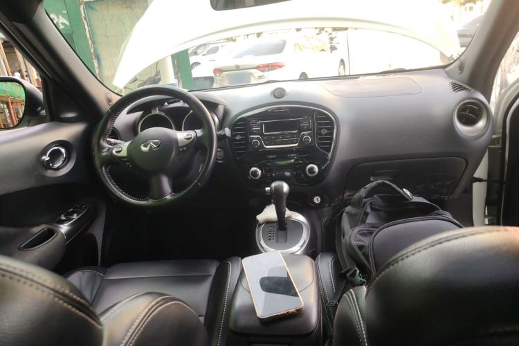 Used Infiniti ESQ 2014 1.6L Spontaneous Edition Interior 2