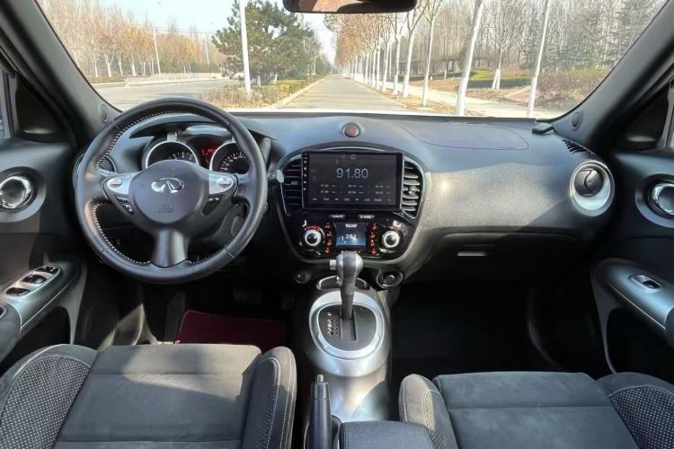 Used Infiniti ESQ 2014 1.6L Spontaneous Edition Interior 2