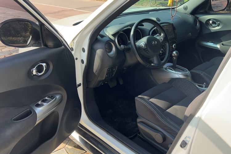 Used Infiniti ESQ 2014 1.6L Spontaneous Edition Interior 2