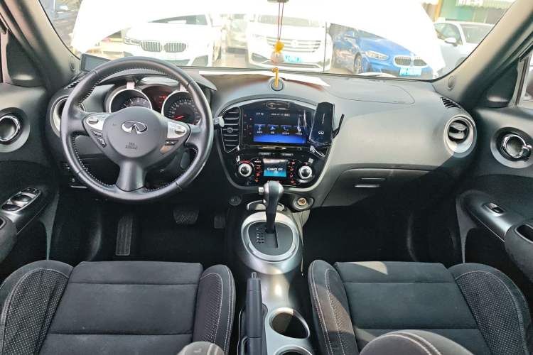 Used Infiniti ESQ 2014 1.6L Spontaneous Edition Interior 2