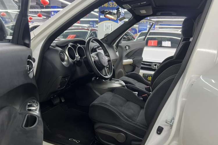 Used Infiniti ESQ 2014 1.6L Spontaneous Edition Interior 2
