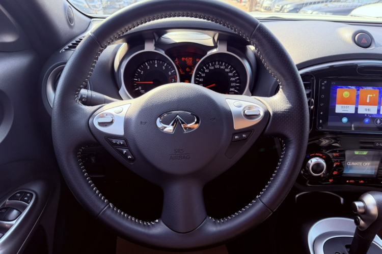 Used Infiniti ESQ 2014 1.6L Spontaneous Edition Interior 2