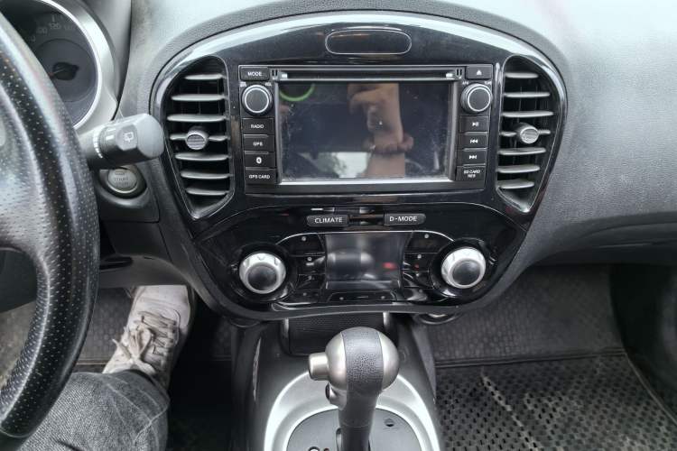 Used Infiniti ESQ 2014 1.6L Spontaneous Edition Interior 2