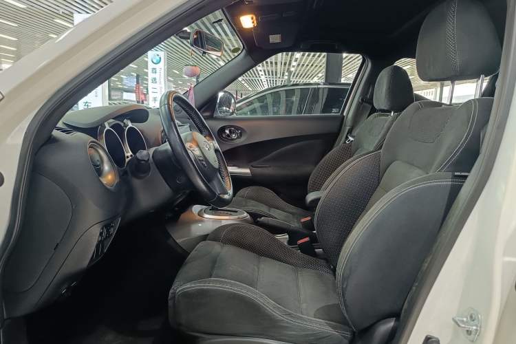 Used Infiniti ESQ 2014 1.6L Spontaneous Edition Interior 2
