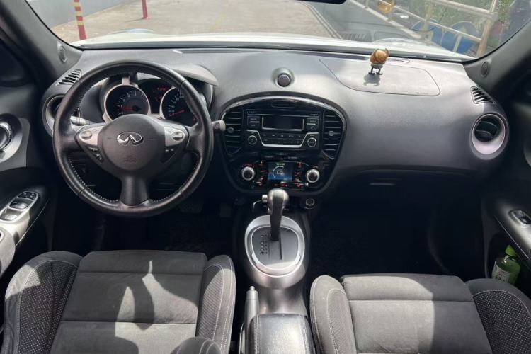 Used Infiniti ESQ 2014 1.6L Spontaneous Edition Interior 3