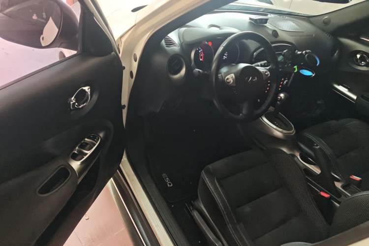 Used Infiniti ESQ 2014 1.6L Spontaneous Edition Interior 3