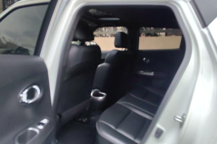 Used Infiniti ESQ 2014 1.6L Luxury Edition Interior 3
