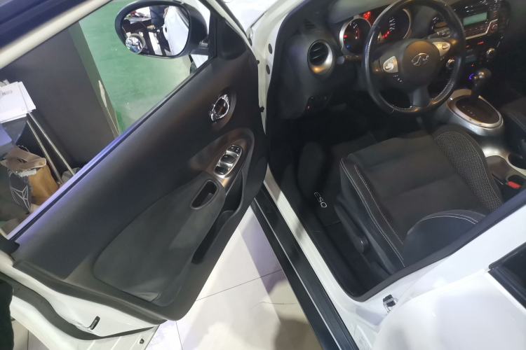 Used Infiniti ESQ 2014 1.6L Spontaneous Edition Interior 3