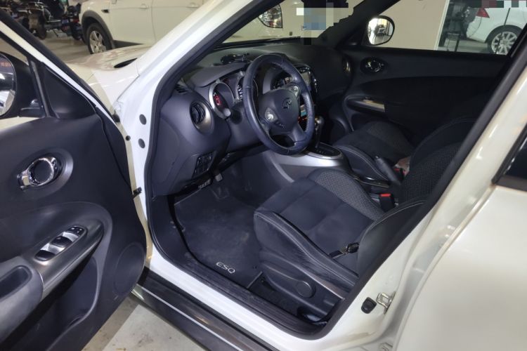Used Infiniti ESQ 2014 1.6L Spontaneous Edition Interior 3