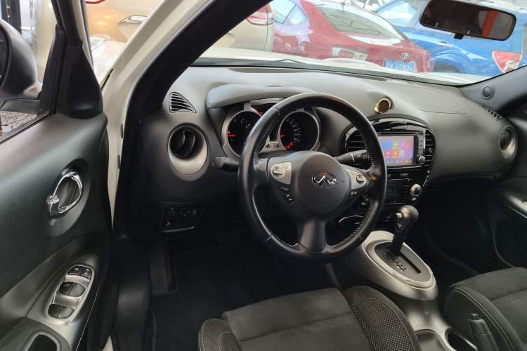 Used Infiniti ESQ 2014 1.6L Spontaneous Edition Interior 3