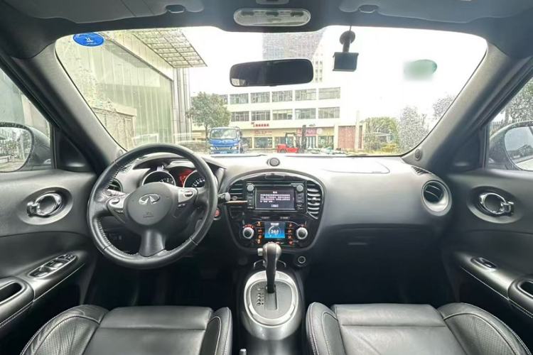 Used Infiniti ESQ 2014 1.6L Luxury Edition Interior 3