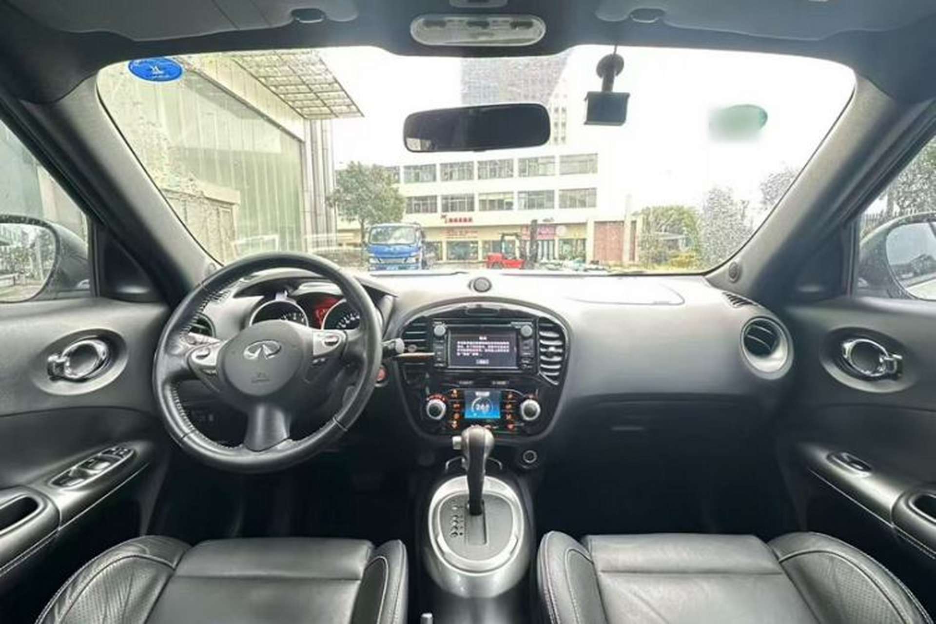 Used Infiniti ESQ 2014 1.6L Luxury Edition Interior 3