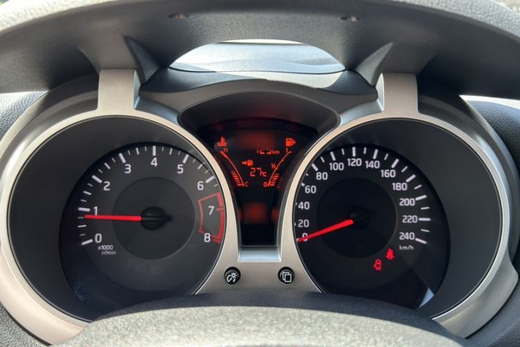 Used Infiniti ESQ 2014 1.6L Spontaneous Edition Interior 3