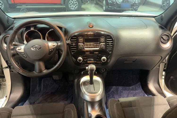 Used Infiniti ESQ 2014 1.6L Spontaneous Edition Interior 3