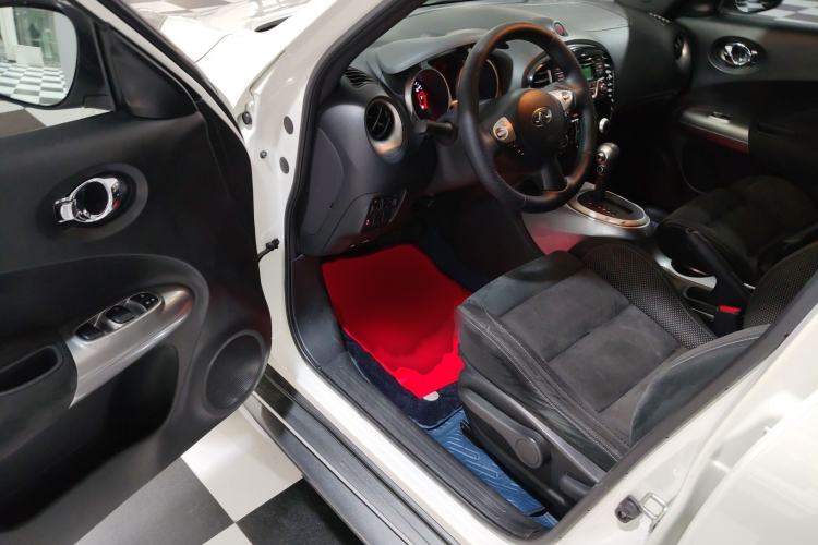Used Infiniti ESQ 2014 1.6L Spontaneous Edition Interior 3