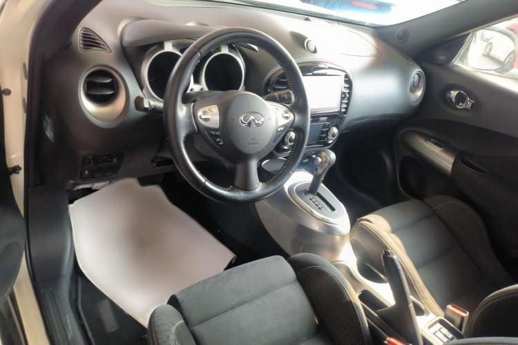 Used Infiniti ESQ 2014 1.6L Spontaneous Edition Interior 3
