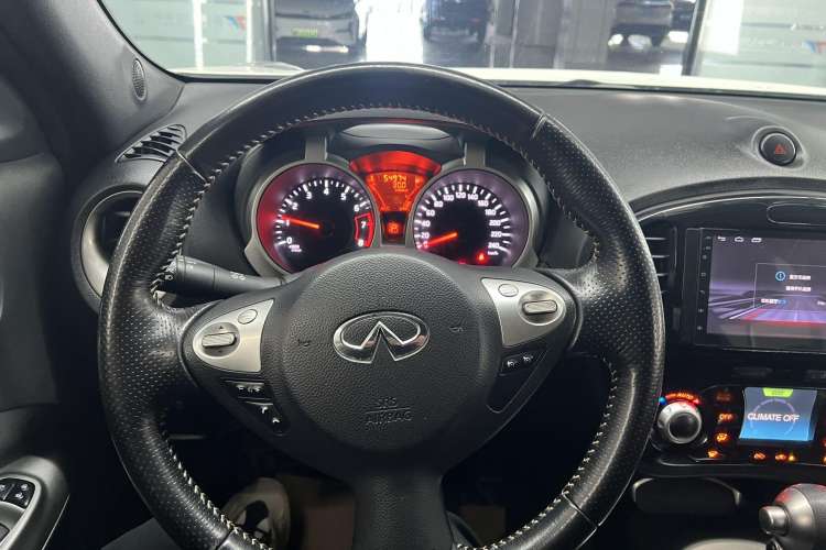 Used Infiniti ESQ 2014 1.6L Spontaneous Edition Interior 3
