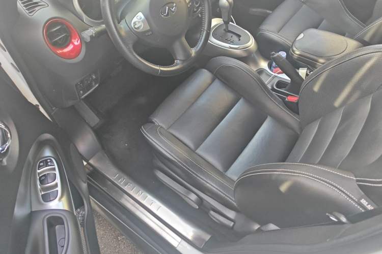 Used Infiniti ESQ 2014 1.6T Dynamic Edition Interior 3