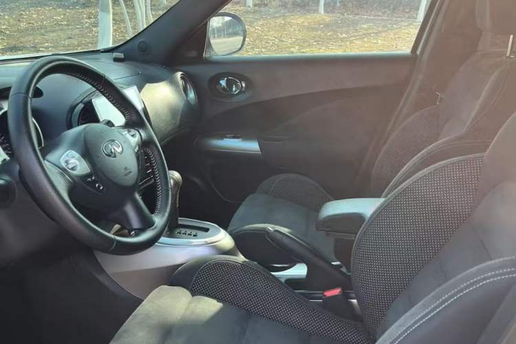 Used Infiniti ESQ 2014 1.6L Spontaneous Edition Interior 3