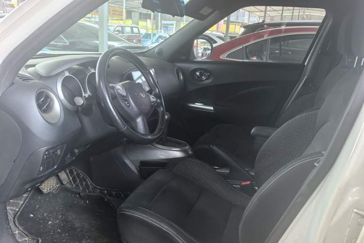 Used Infiniti ESQ 2014 1.6L Spontaneous Edition Interior 3