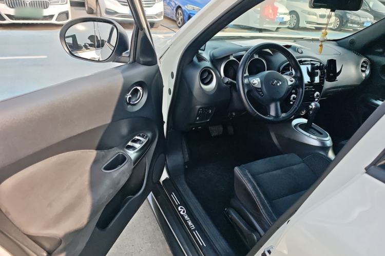 Used Infiniti ESQ 2014 1.6L Spontaneous Edition Interior 3