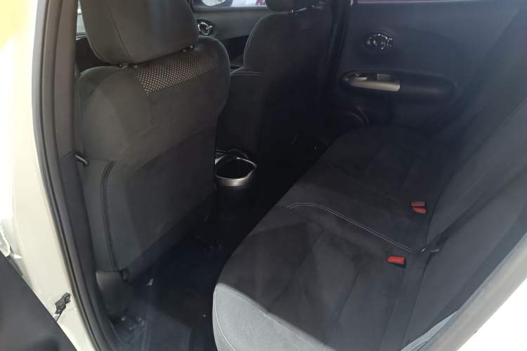 Used Infiniti ESQ 2014 1.6L Spontaneous Edition Interior 3