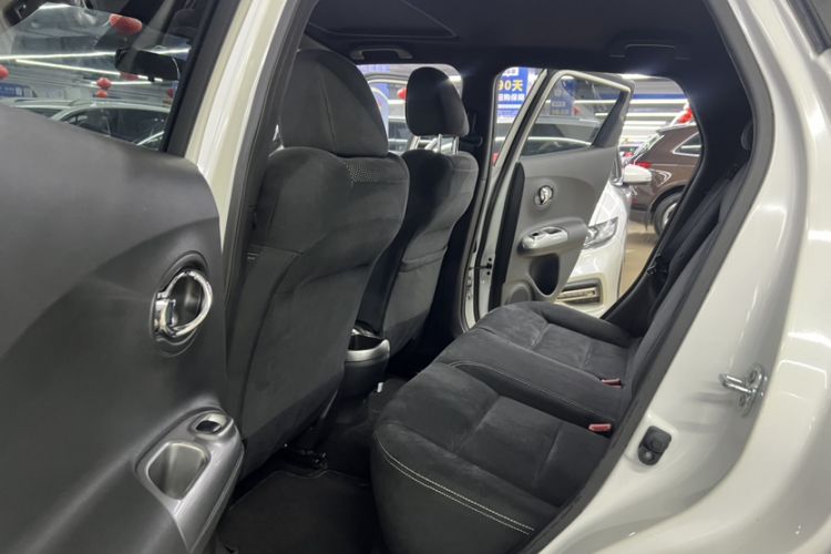 Used Infiniti ESQ 2014 1.6L Spontaneous Edition Interior 3