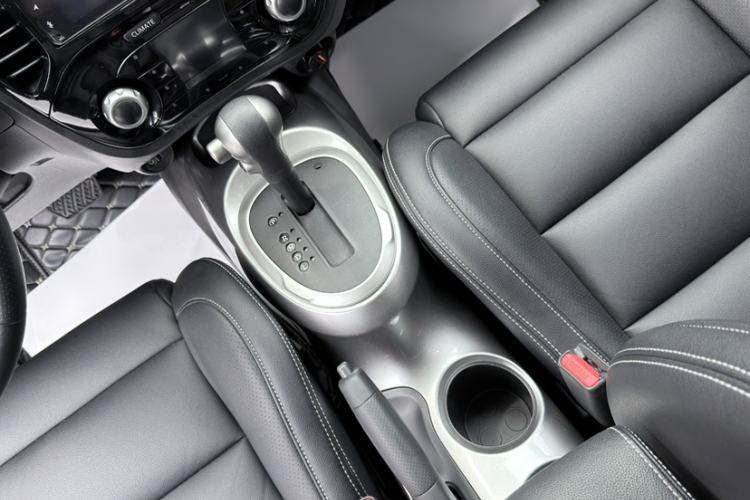 Used Infiniti ESQ 2014 1.6L Spontaneous Edition Interior 3