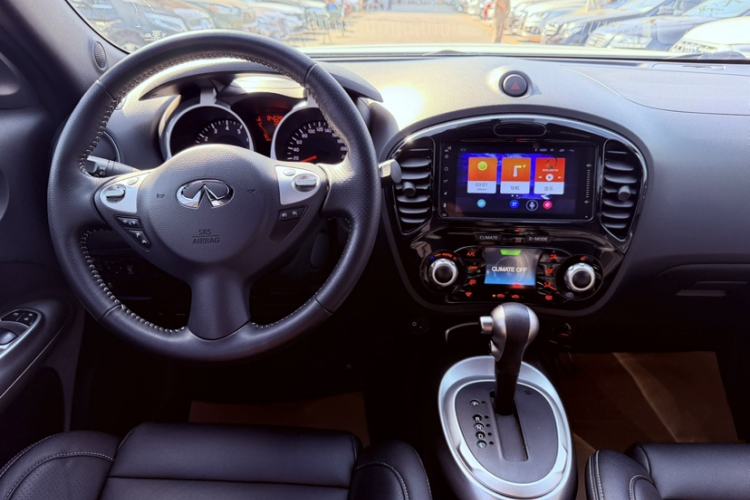 Used Infiniti ESQ 2014 1.6L Spontaneous Edition Interior 3