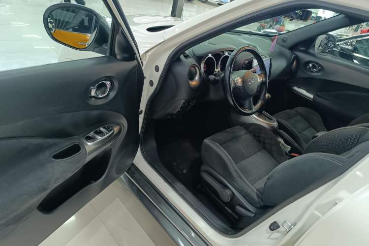 Used Infiniti ESQ 2014 1.6L Spontaneous Edition Interior 3