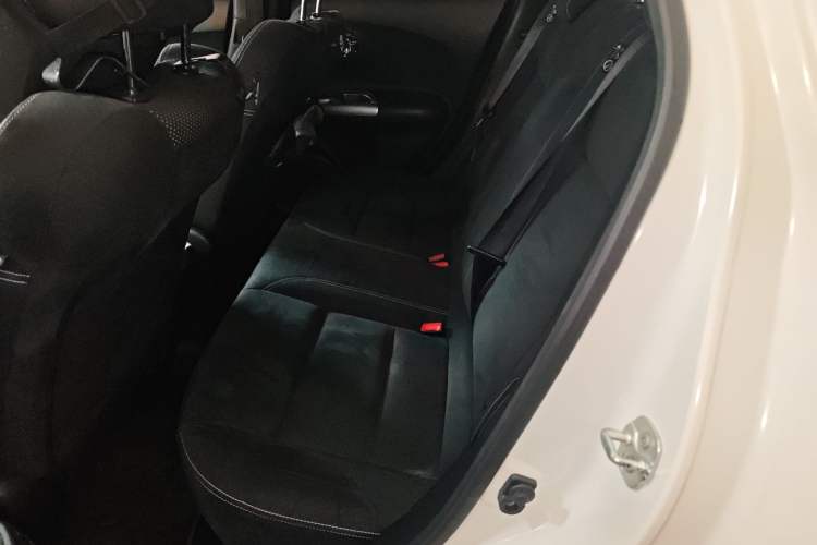 Used Infiniti ESQ 2014 1.6L Spontaneous Edition Interior 4