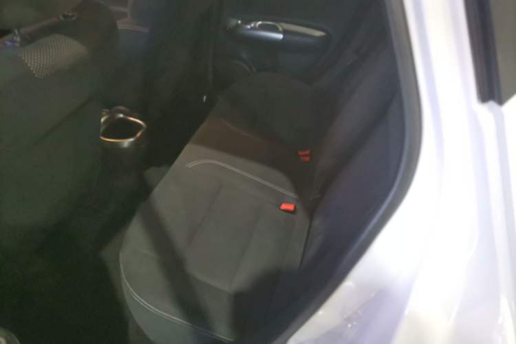 Used Infiniti ESQ 2014 1.6L Spontaneous Edition Interior 4